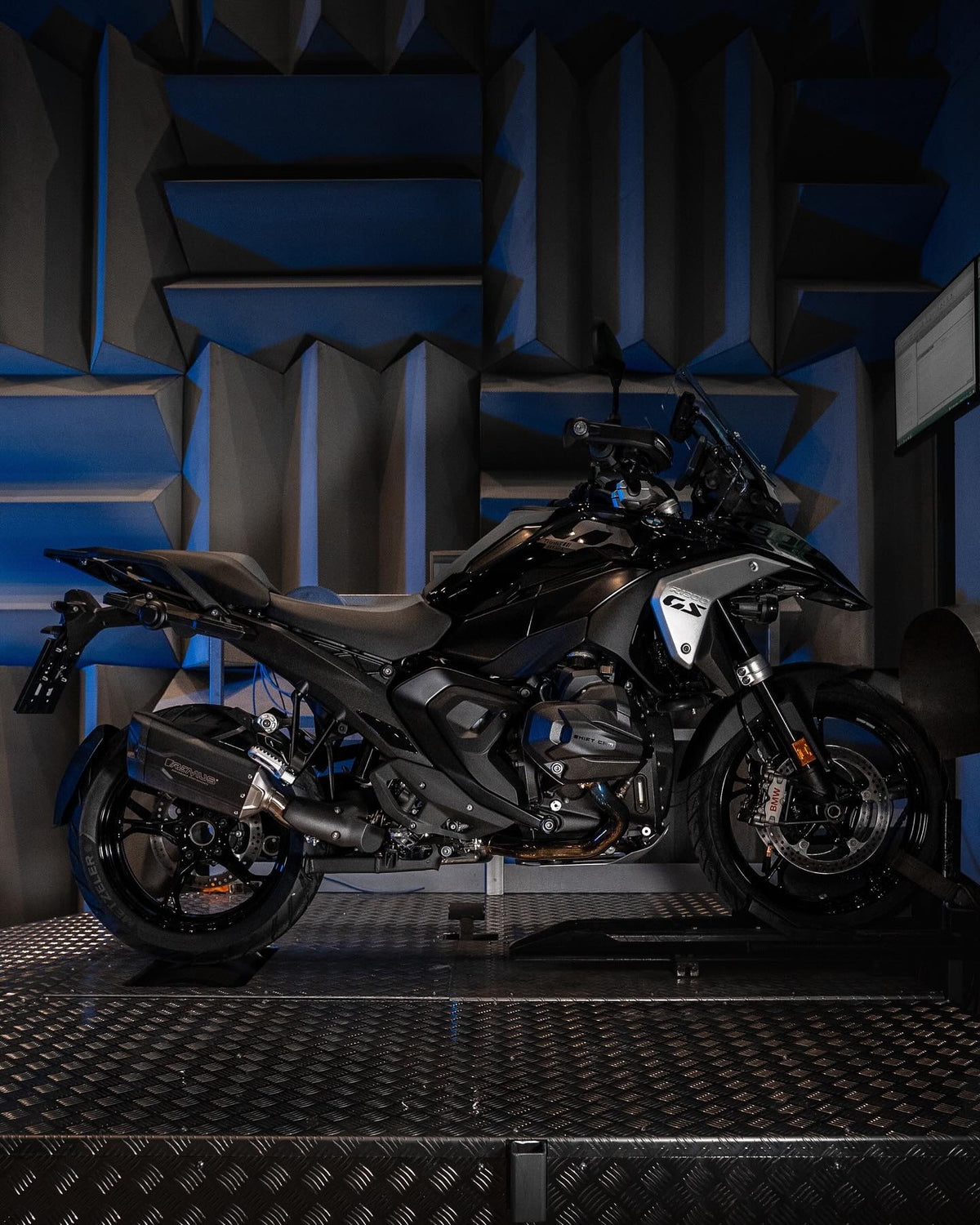 Remus 8 2.0 Inox Negro – Silenciador slip-on BMW R 1300 GS / Adventure 2024+, imagen 3 de 3